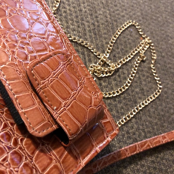 Handbags - NWOT Cute faux crocodile crossbody purse